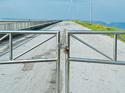 公路安全双重锁的双锁图片