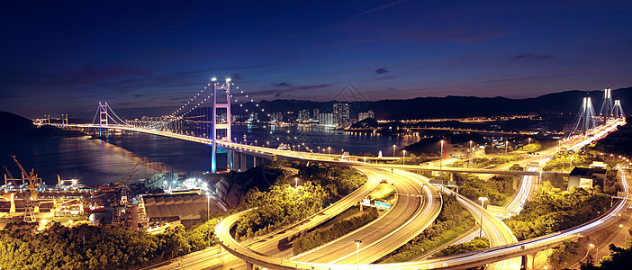 夜间高速公路桥场景旅行城市交通蓝色运输海洋景观汽车车辆图片