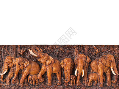 在木材上雕刻大象图片
