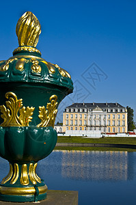 奥古斯托斯堡宫晴天风格反射雕塑池塘遗产建筑图片