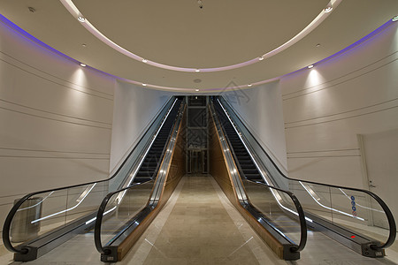 地下隧道的电车会议建筑学地板购物中心电梯商务中心酒店旅行隧道背景图片