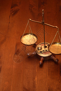 旧平衡法律测量金子正义天平图片