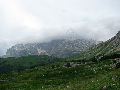 山山脉石头路线高地天空冰川草甸风景旅行斜坡轨道图片