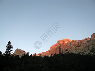 山山脉植物风景轨道天空石头高山植被岩石路线青菜图片