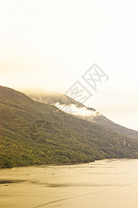 和湖边山脉的风景 7图片