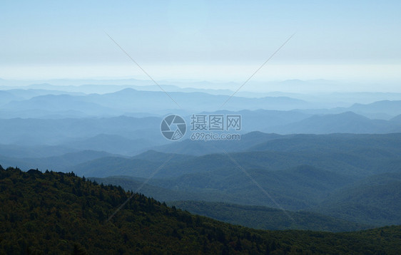 在山谷中顶峰风景远足首脑岩石图片