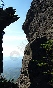 穿过岩石风景远足顶峰首脑图片