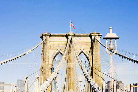 美国纽约市曼哈顿布鲁克林大桥的详情建筑物电缆地标城市桥梁路灯建筑建筑学拱门位置背景图片