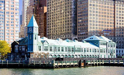 美国纽约市曼哈顿港码头背景图片