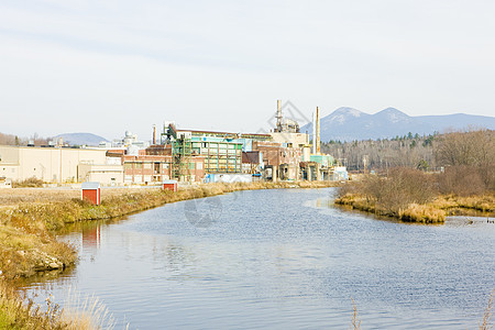 美国新罕布什尔州格罗夫顿工厂外观铵盐建筑物河流建筑氨水工业作品图片