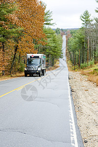 美国缅因州马路汽车公路卡车交通运输货车货物车辆道路外观图片