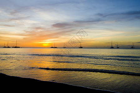 格林纳达大安斯湾加勒比海上空日落海岸天堂外观支撑帆船剪影岛屿热带海景船舶图片