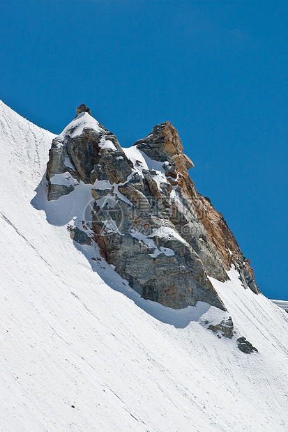 高加索夏季的冰川假期山峰蓝色自然天空旅游旅行岩石地形荒野图片