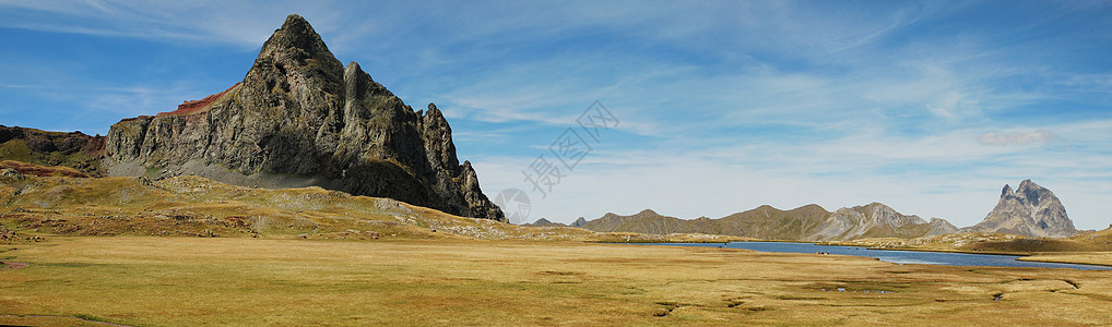 阿纳耶山峰和高原全景图片