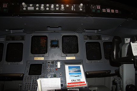 商业飞机驾驶舱展示屏幕航班速度客机喷射表盘控制板开关纽扣图片