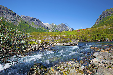 挪威的斯特林天空蓝色峡湾山坡反射美丽植物群国家石头岩石图片