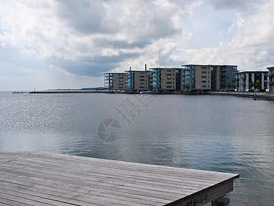 现代海边水滨公寓楼建造管理人员窗户建筑学投资奢华财产海洋阳台房子场景图片