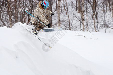 在西伯利亚自由骑行速度行动旅行爱好滑雪成人活动乐趣运动太阳图片