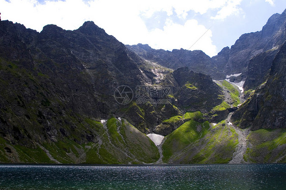 山山脉衬套苔藓天际风景山脉石头跳闸巅峰绿色森林图片