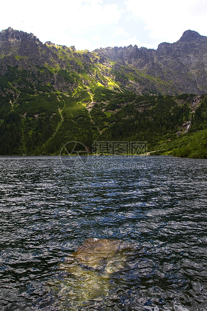 Tatra山森林跳闸苔藓天空太阳风景山脉衬套巅峰全景图片