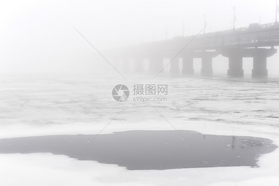 雾中大桥运输两极旅行寒冷金属纪念碑电缆城市地标美丽图片