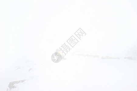 路上的雪雪交通天气运输滑雪风暴漂移挡风玻璃冒险雪地漂流图片