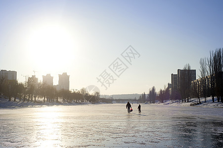 冻结河场景景观旅行生活摩天大楼河岸蓝色天气市中心天空图片