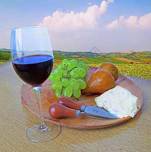奶酪 葡萄和葡萄酒美食瓶子桌子生活饮料厨房木板奢华水果面包图片