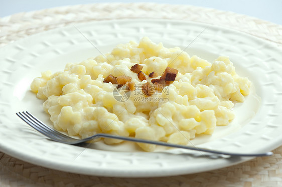 含布伦扎奶酪斯洛伐克菜的哈鲁斯基营养叉子饺子内饰美食静物食物熟食食品菜肴图片