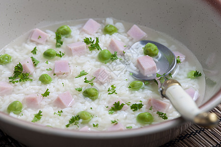 烟熏肉 豆子和大米盘子食品膳食菜肴熟食肉汤美食香菜勺子熟菜图片