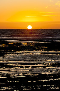 法国岛海岸日落支撑普瓦图海岸线枯水太阳外观海景低潮孤独图片