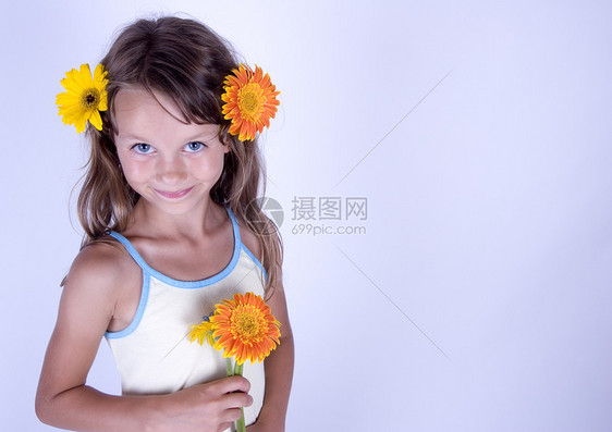 带鲜花的可爱女孩衣服小女孩幼儿园影棚孩子活动青春期青少年行动蔬菜图片