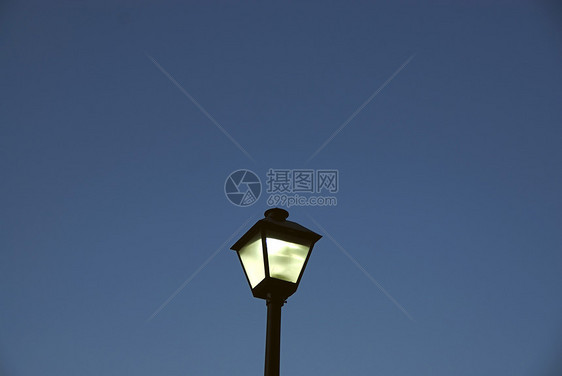 太阳能灯灯柱对角线安全活力力量邮政太阳技术蓝色街道图片