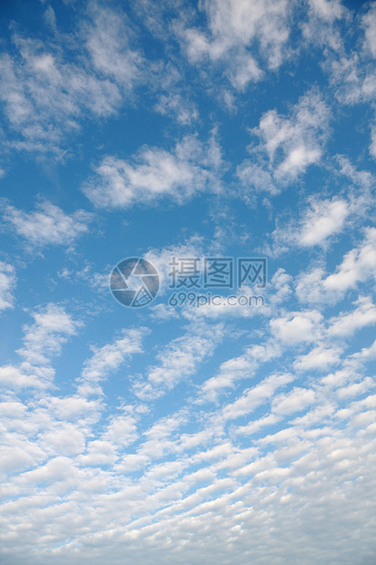云在天上弥漫蓝色空气物体铺天盖地风景环境白色天气图片