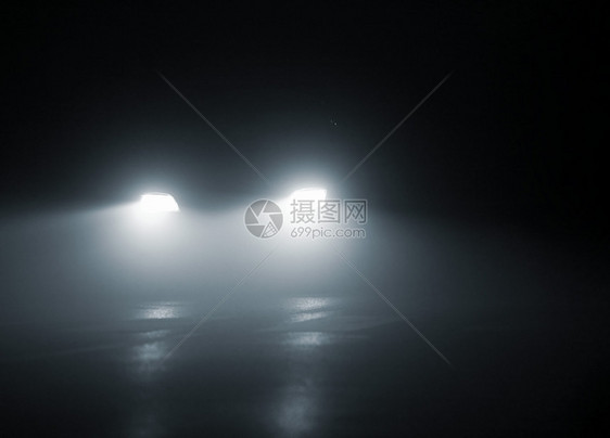 车头灯驾驶司机头灯致盲阴霾愁云辉光黑暗阴影街道图片