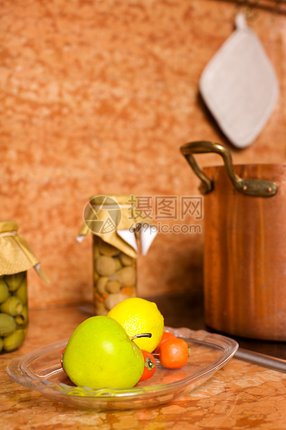 厨房餐桌器具用具白色炖锅厨具水果柠檬工具金属烹饪图片