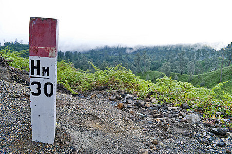 山上徒步标志信号路标指针公园植物群山峰高度丘陵全景旅游图片