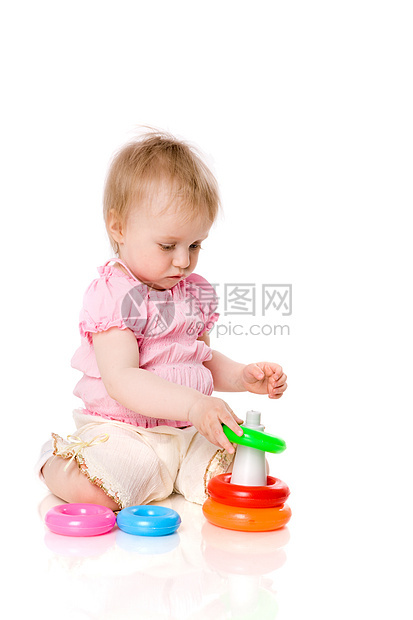 玩婴儿游戏好奇心金发婴儿头发女儿乐趣孩子金字塔幸福喜悦图片