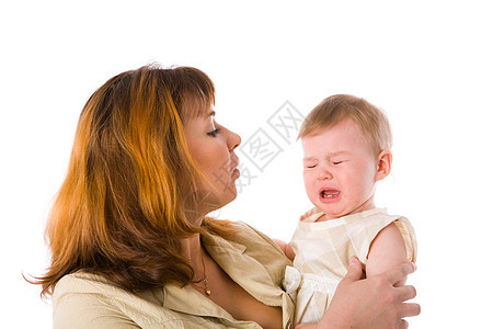 抱着哭着婴儿的母亲帮助眼泪女儿家庭刺激疼痛疾病孩子哭泣肩膀图片