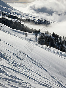 山山脉假期地形宽慰旅行登山运动滑雪远足薄雾冻结图片