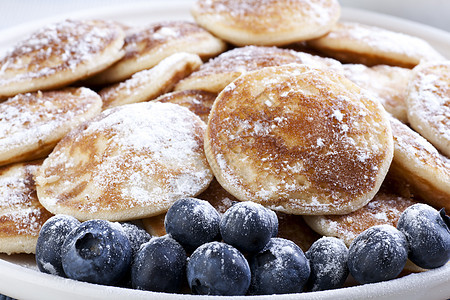 煎饼和蓝莓甜点水果平底锅早餐食物糖粉图片