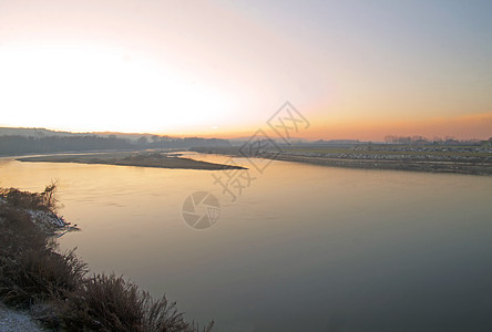 江河流动反射公园旅行日落自由木头风景天空旅游图片