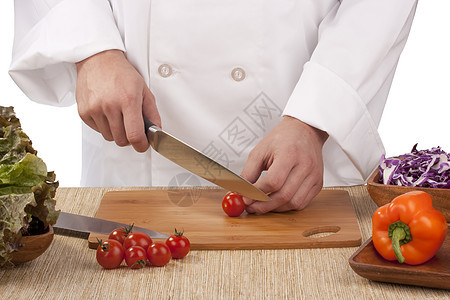 切切蔬菜白色食物红色盘子青椒沙拉男人木板服务餐厅图片