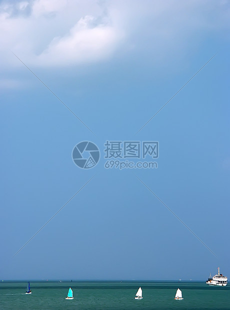 风浪冲浪运动海浪蓝天假期冲浪者白云风帆图片