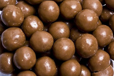 巧克力圆球背景美食牛奶甜点白色糖果宏观可可小吃饮食食物图片