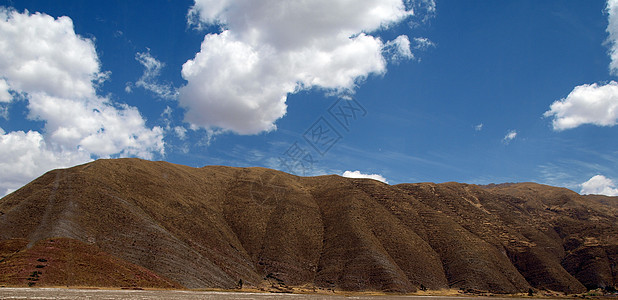 河谷爬坡蓝色天空季节环境风景绿色顶峰高地晴天图片