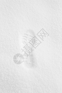 雪中靴子脚印图片