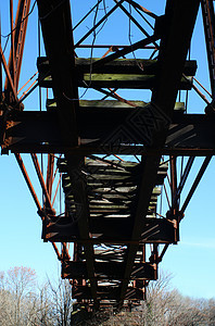 旧铁路桥旅行火车建筑学天空运输图片
