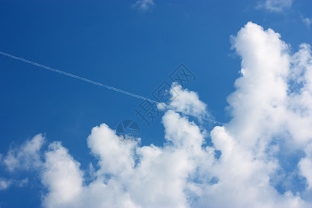 云在天空中旅行飞行场景太阳蓝色天气季节全景气象自由图片