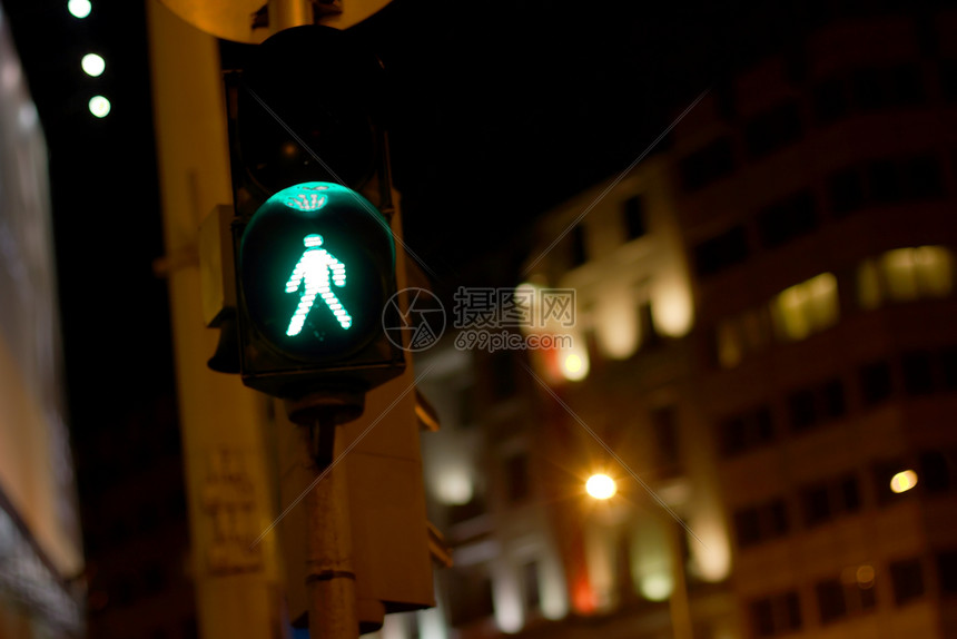 绿灯街道红绿灯生活城市绿色安全运输辉光建筑行人图片